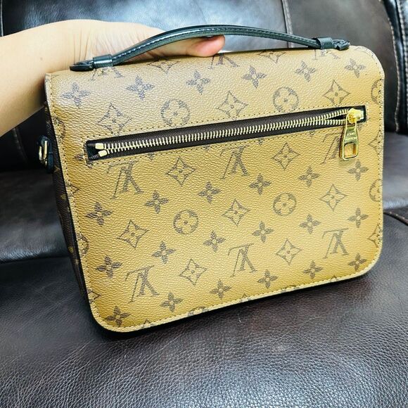 Louis Vuitton Pochette Metis Reverse Monogram - Picture 9 of 16